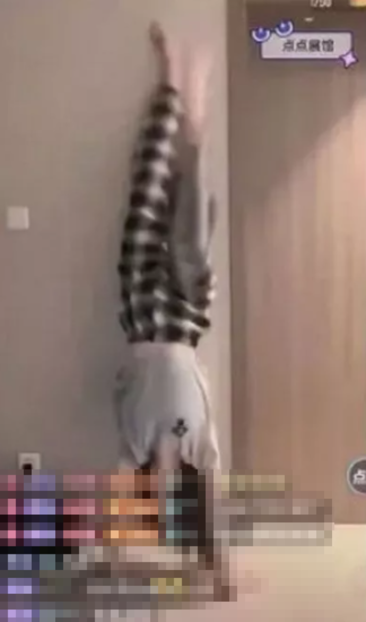 Takipçileri sosyal medya fenomeninden canlı yayında tepki çeken hareket! O anlar kısa sürede viral oldu G1