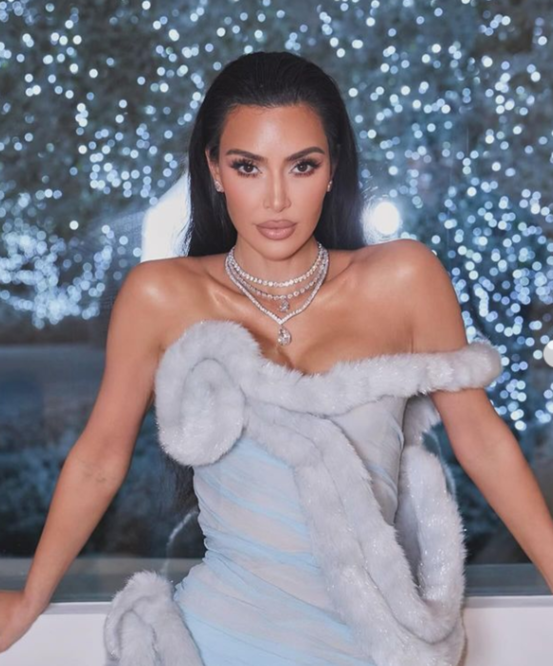 Kim Kardashian tepkileri umursamadı! Sütyeniyle pozunu paylaşınca "Sen kötü birisin" yorumları yağdı 1080xauto