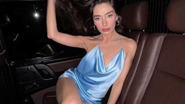 Neslihan Atagül Miami’de gerçekleşen Turkısh Drama Gala Gecesi'ne onur konuğu olarak katıldı!  Gala tarzı dikkat çekti