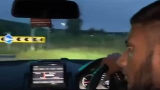 Lüks spor arabalarıyla yarış yaptılar! Trafikte çekilen görüntüleri sosyal medyadan paylaşınca ifşa oldular... Asfaltı kaldırdı, hız ibresini zorladı