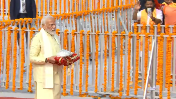 Hindistan Başbakanı Narendra Modi, Babür Camisi'nin yerine inşa edilen tapınağı açtı! Törene on binler katıldı... Gözyaşları sel oldu G4