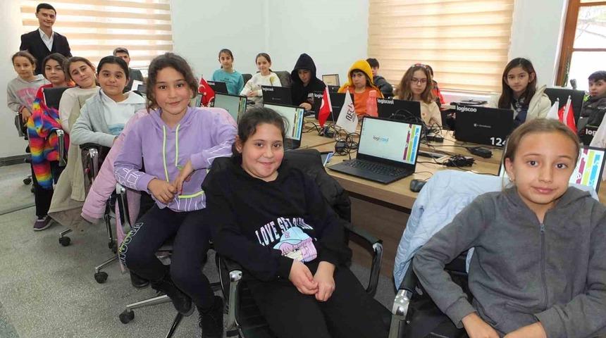 Balıkesirli öğrenciler tatilde kodlama eğitimine katıldı