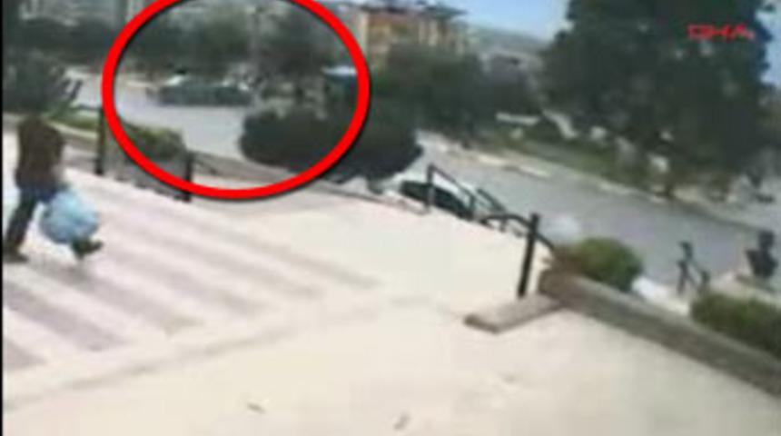 Araba &ouml;ğrencilerin arasına b&ouml;yle daldı