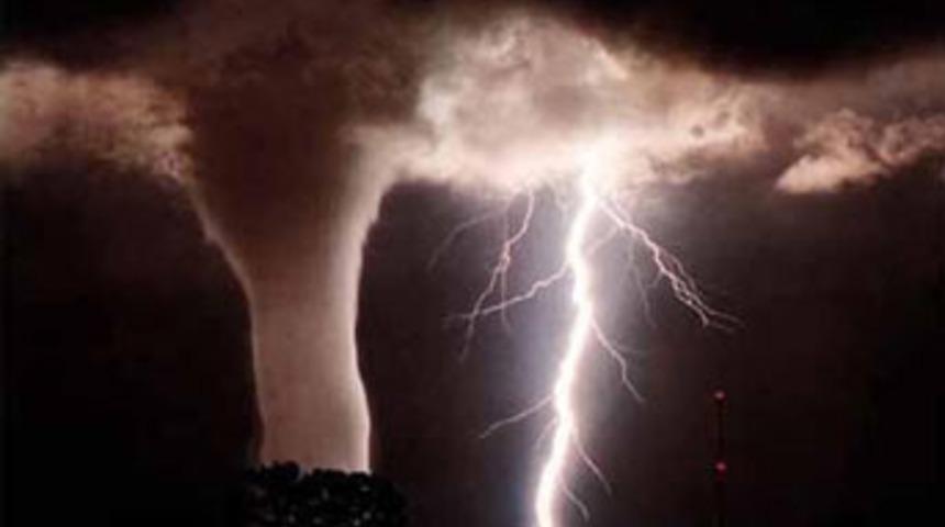 Hortum Kars'ta 10 k&ouml;y&uuml; vurdu