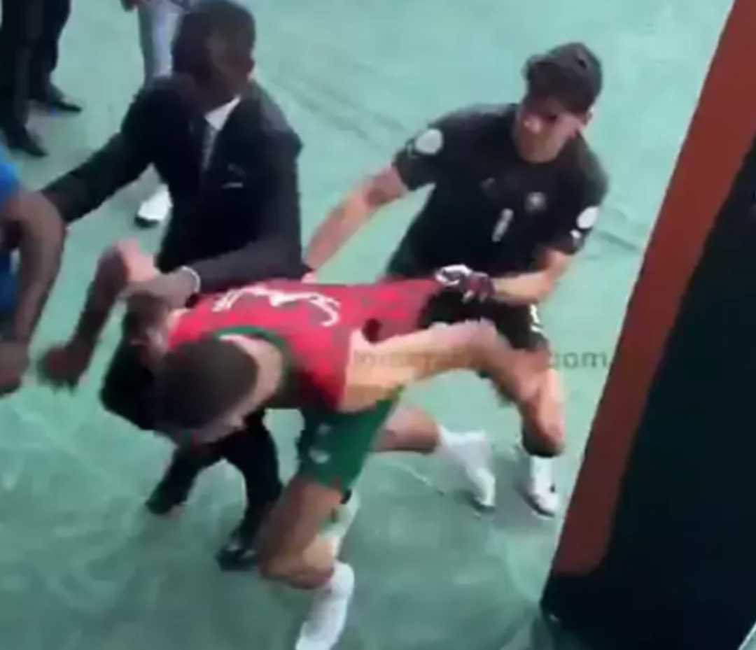 Afrika Kupası karıştı! Beşiktaş ve Galatasaray'ın yıldızları birbirine girdi, kavga t&uuml;nelde bile s&uuml;rd&uuml;