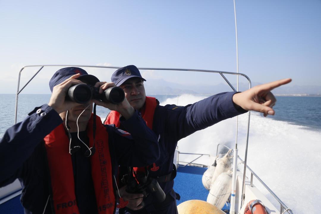 8 kişinin cansız bedeni kıyıya vurmuştu! Antalya sahillerinde ceset devriyesi! Sahil G&uuml;venlik ve polis Kaş'tan Belek'e kadar her yeri arıyor