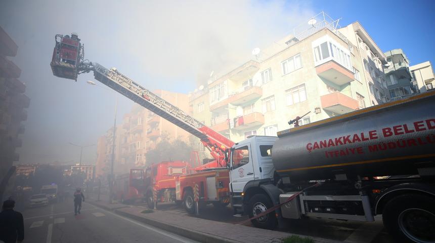 Çanakkale'de ailesinin yaşadığı evi yakan cezaevi firarisi 9 saat sonra teslim oldu
