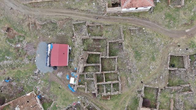 'Cin sardı' söylentisi herkesi kaçırdı! Köyü terk ettiler, 15 yıldır kimse gelip gitmiyor! İddialara aldırmayan bir aile köye taşındı: Tek bir cin bile görmedik