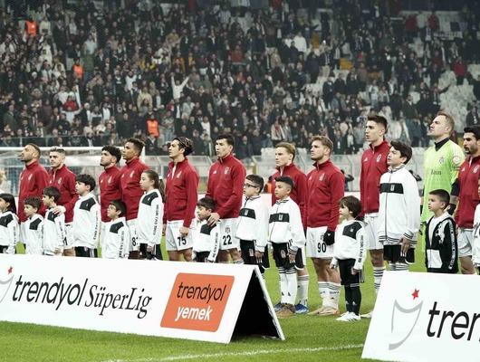 Beşiktaşlı isim oyundan çıkarken ıslıklandı!