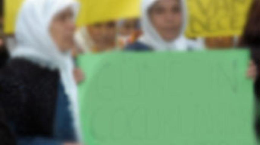 Okuması olmayan kadına 7 yıl 'pankart' cezası