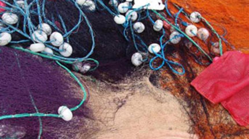 Kendi ağına takılıp boğuldu