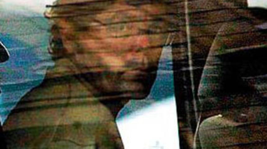 &Ccedil;ocuk istemeyen eşinin kafasını kesti