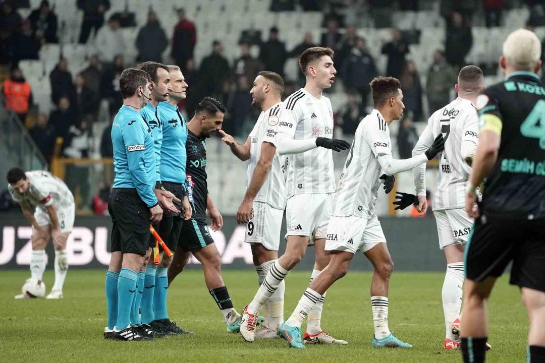 Siyah-Beyazlılar 10 kişi Adana Demirspor karşısında kaybettiği 2 puan sonrası olay yorum! "Beşiktaş &ccedil;ok ağır hasta"