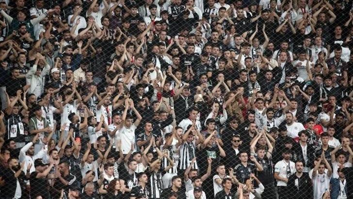 Beşiktaş'ta Adana Demirspor beraberliği sonrası stat o sözlerle inledi 18319319-728xauto