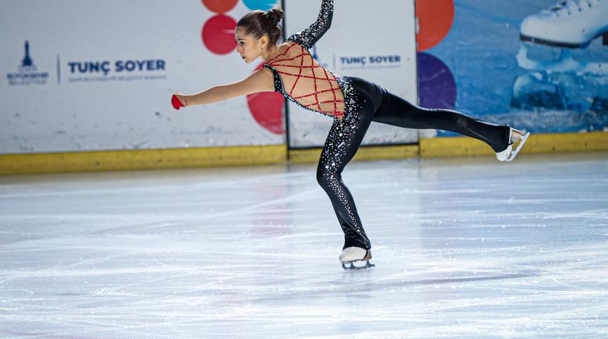 İzmir'deki Artistik Buz Pateni Uluslararası Ephesus Kupası'nda ikinci gün tamamlandı