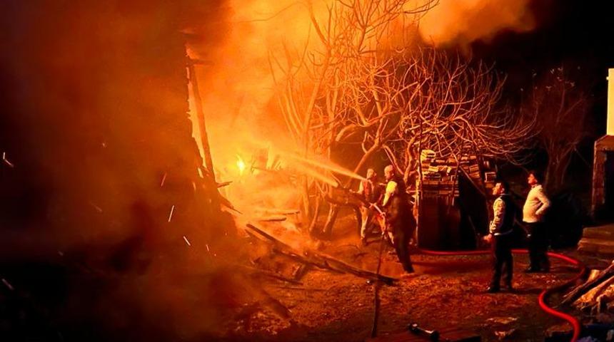 Alanya'da çıkan yangında müstakil ev kullanılamaz hale geldi