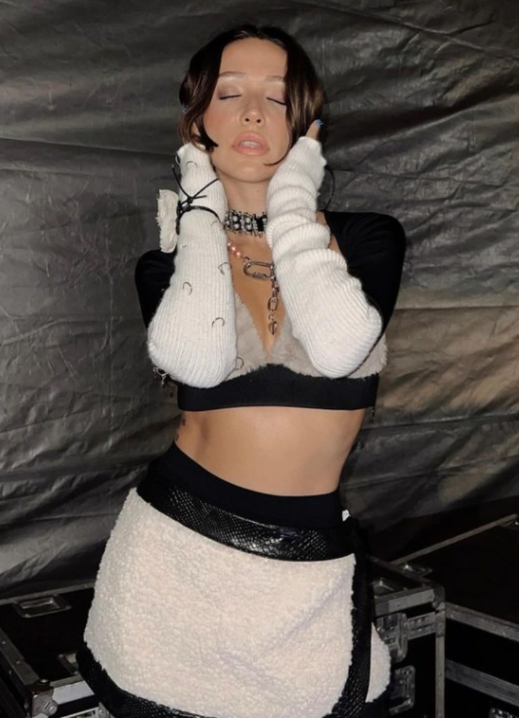 Zeynep Bastık hamam pozlarıyla gündem oldu! Herkes ayaklarına yorum yaptı  G5