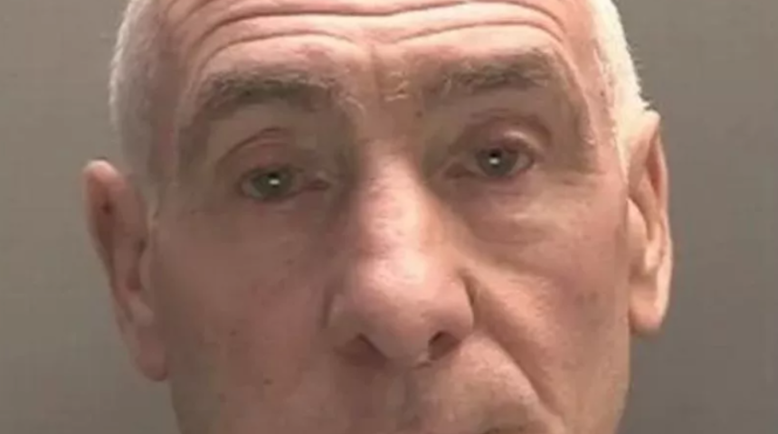 Sapık komşudan iğrenç hareket! Dürbünle izleyerek pencerenin önünde mastürbasyon yaptı... Müstehcen görüntüler gösterdi