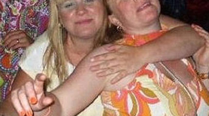 Sen misin boşanma partisi veren!