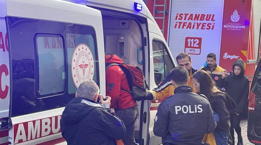 Beyoğlu'nda 5 katlı binada çıkan yangında bir kişi ağır yaralandı