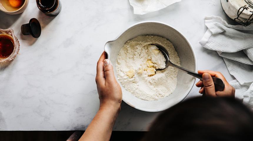Her evde olan malzemelerle kolayca yapabileceğiniz enfes tatlı tarifleri