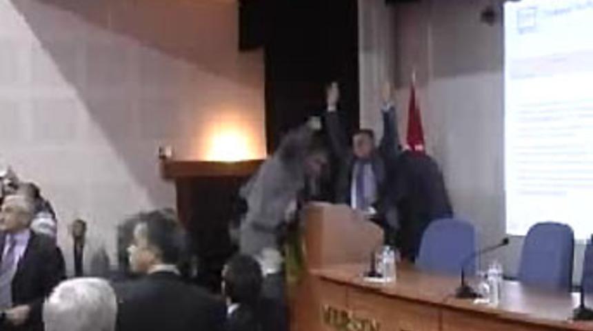 BDDK Başkanı'na yumurtalı saldırı