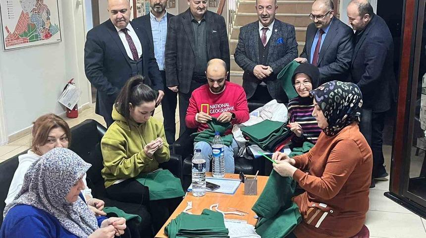 Gediz Halk Eğitimi Merkezi Müdürlüğünden Filistin’e 2 bin parça kıyafet