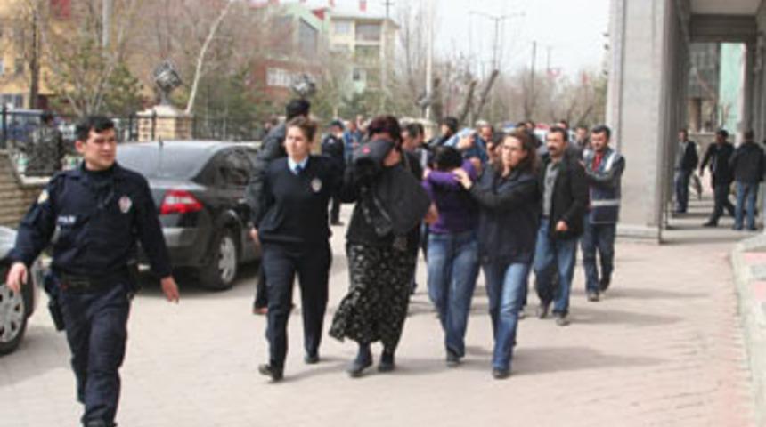 Devletin yatağını fuhuşa alet etmişler