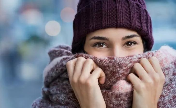 'Yıllarca fark etmeyebilirsiniz' Hem kilo veremiyor hem de sürekli üşüyor musunuz? 'Görünmez hastalığı' işaret ediyorlar G5