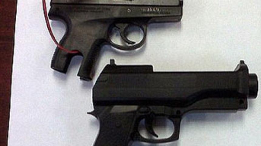 Oyuncakla, ger&ccedil;eği karıştırınca...