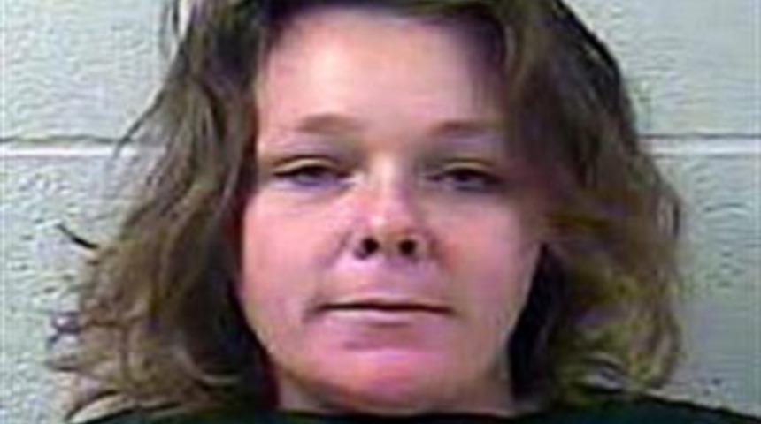 Anne s&uuml;t&uuml;yle polise saldırdı