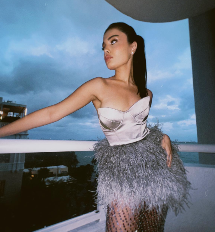 Kardeşlerim'in Süsen'i Lizge Cömert davet tarzıyla olay oldu! İddialı pozlarına beğeni yağdı  G1