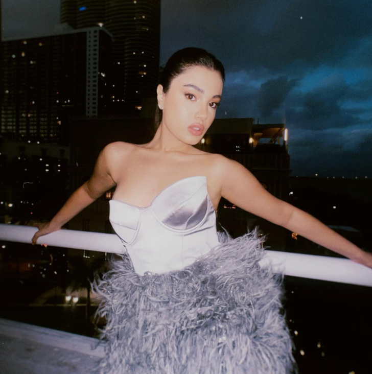 Kardeşlerim'in Süsen'i Lizge Cömert davet tarzıyla olay oldu! İddialı pozlarına beğeni yağdı  G2