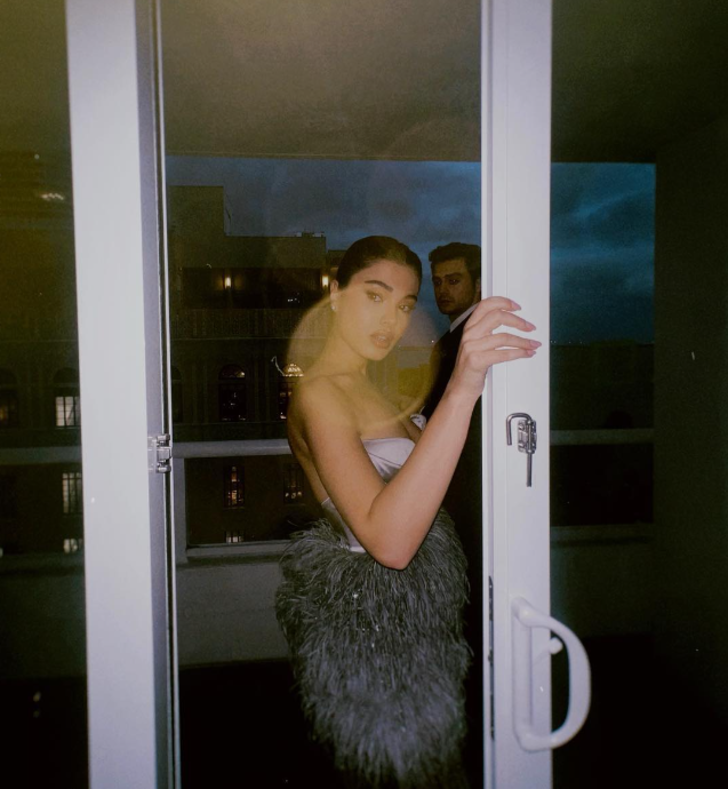 Kardeşlerim'in Süsen'i Lizge Cömert davet tarzıyla olay oldu! İddialı pozlarına beğeni yağdı  G3