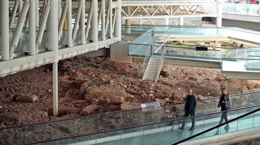 Türkiye’nin ilk nekropol müzesinde camdan yollarda tarihi yolculuk