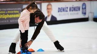 Eyüpsultan Sömestir Festivali’nde buz pateni keyfi sürüyor