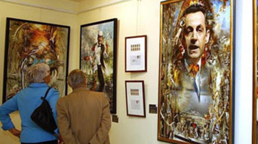 Baba Sarkozy Carla'yı &ccedil;izdi