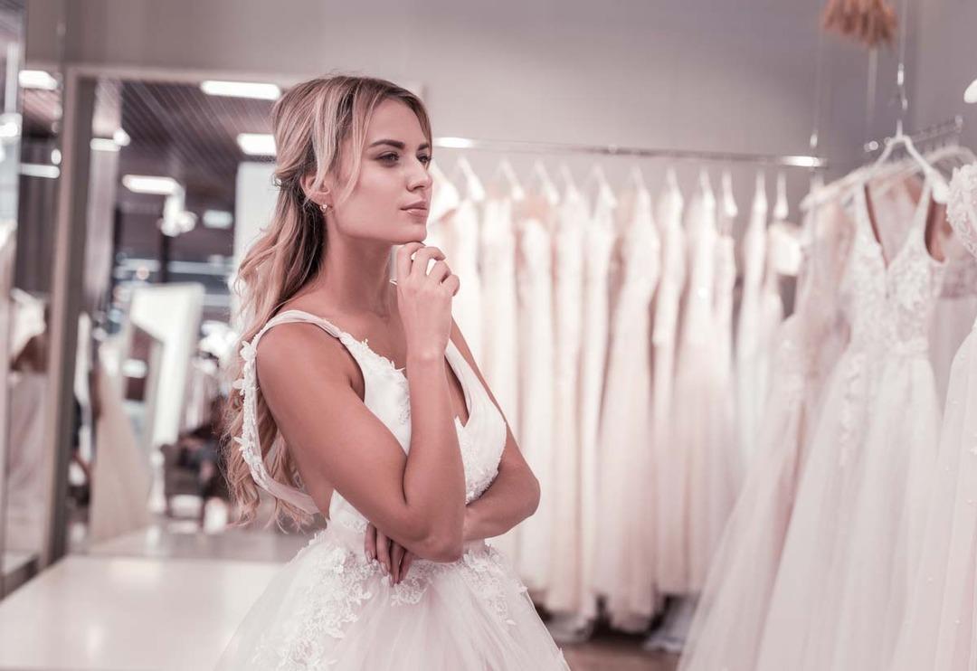 &Ccedil;ok daha ucuza fiyatından bile şık bir gelinlik bulmanın 5 yolu