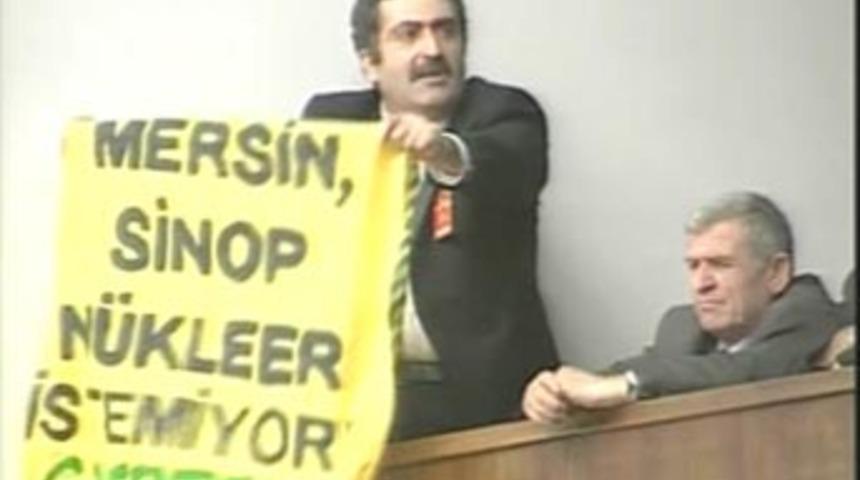 Erdoğan'a grupta pankart şoku