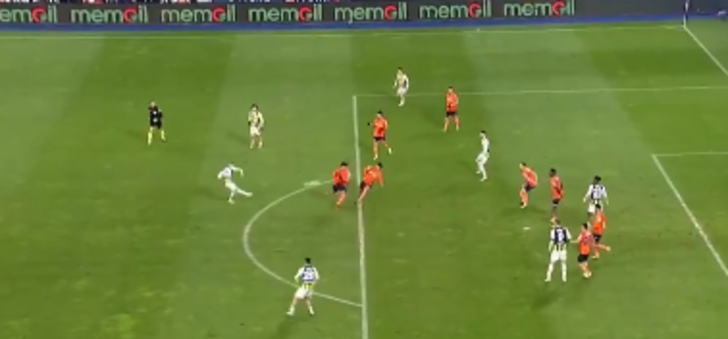 Başakşehir Fenerbahçe maçındaki penaltı pozisyonu ceza sahasının içinde mi? Yeni görüntülerin ortaya çıkmasının ardından tartışmalar sona erdi G3