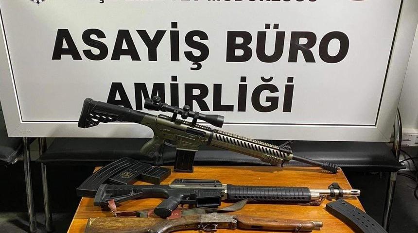 Menemen'de 5 ruhsatsız silah ele geçirildi
