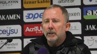 Sergen Yalçın'dan galibiyet sonrası açıklamalar! ''Geniş kadroya sahip olursak elimiz güçlenirse daha farklı şeyler yapabiliriz''