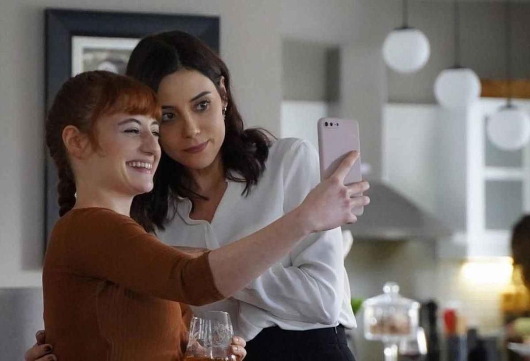 Sadakatsiz'in Nil'i Nazlı Bulum ilk cinsel deneyimini anlatınca eleştirildi! Muhabirden "Ailenizden k&ouml;t&uuml; tepki aldınız mı?" sorusu