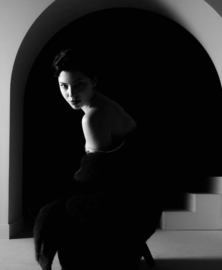 Merve Boluğur dantelli payet elbisesiyle poz verdi! 'Kraliçe geri döndü' G3