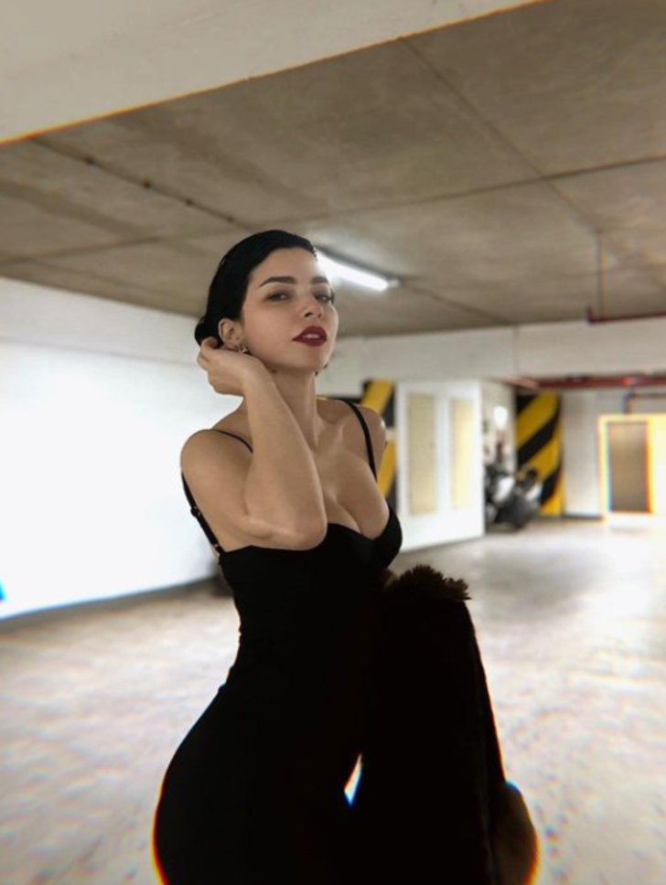 Merve Boluğur dantelli payet elbisesiyle poz verdi! 'Kraliçe geri döndü' G5