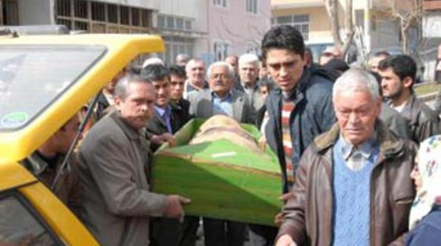 Cenazesi taksinin bagajında geldi