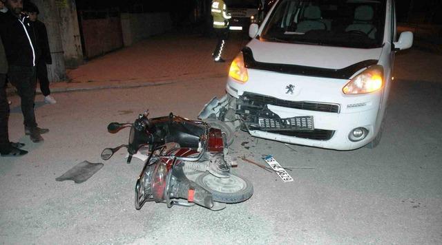 Hafif ticari araçla elektrikli bisiklet çarpıştı: 1 yaralı