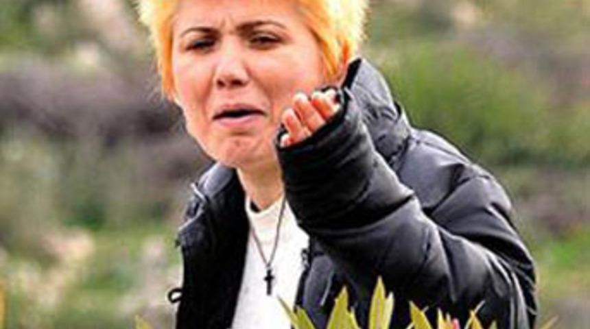 Kedi kanı i&ccedil;en kadın: "Moda bu moda!"