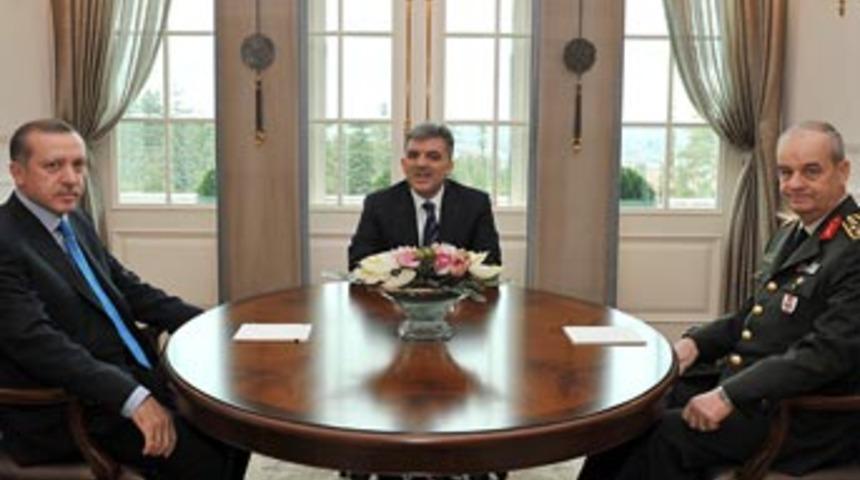 Tarihi zirveye bond &ccedil;antalarıyla geldiler