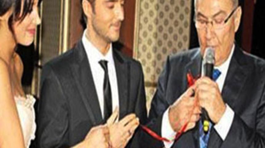 Y&uuml;z&uuml;ğ&uuml; Baykal taktı